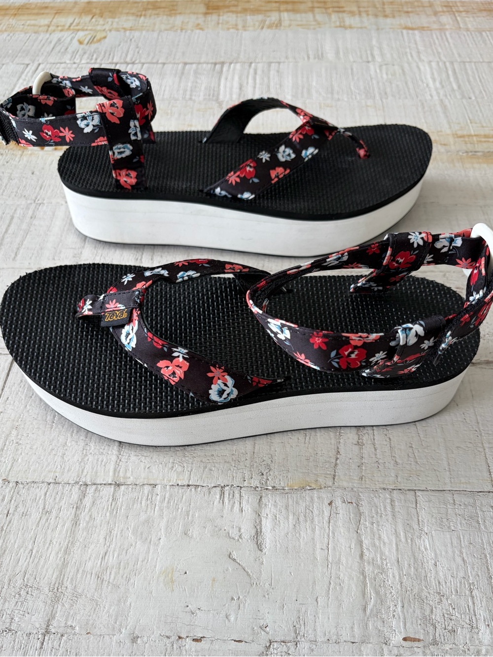 Teva Flatform Thong Sandals size 10 Persimmon‎ Floral Ankle Strap Platform